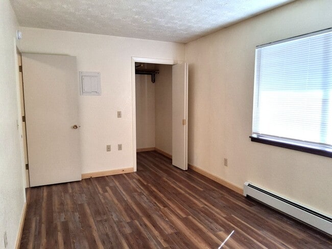 Building Photo - 2104 Roosevelt Dr