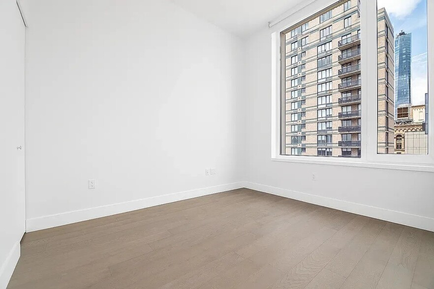 Building Photo - 200 E 23rd St