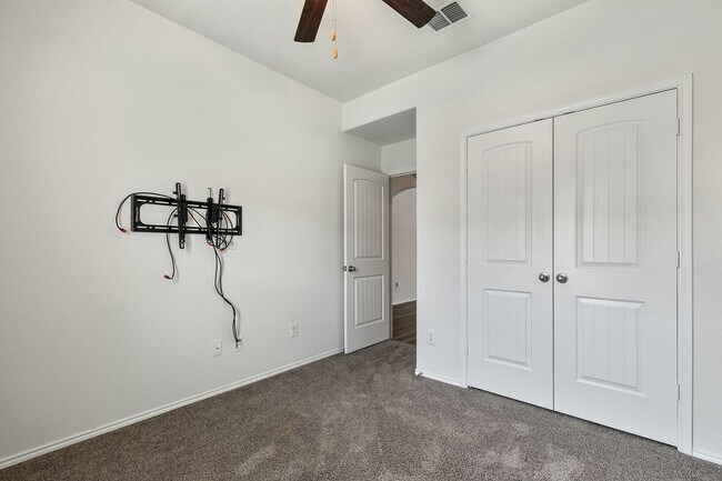 Building Photo - Great 4 Bdrm 2 Bath Home in Aubrey Tx