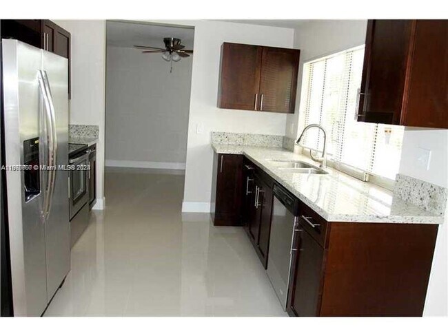 Building Photo - 3414 W Lake Pl