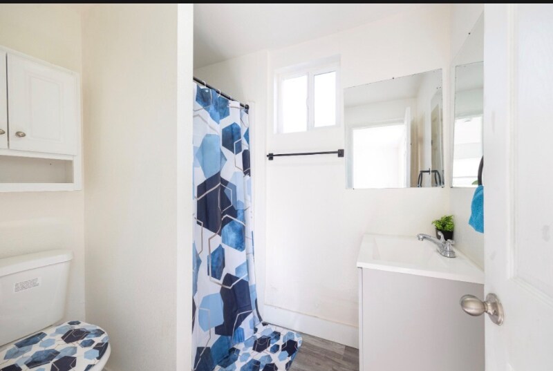 Building Photo - 4344 Keeler Ave