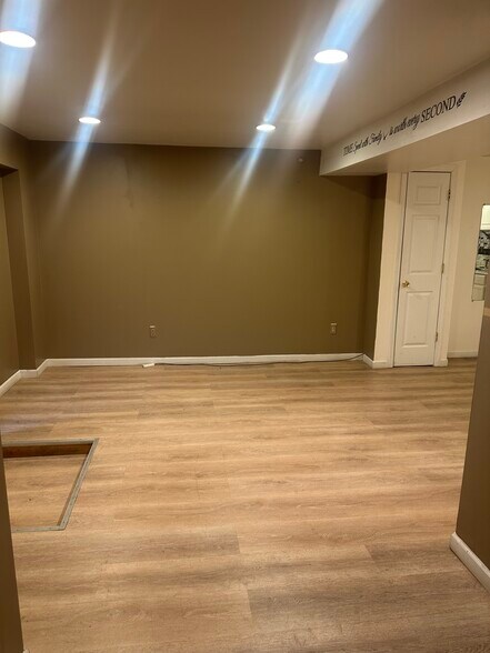 Building Photo - 17 Patricia Rd