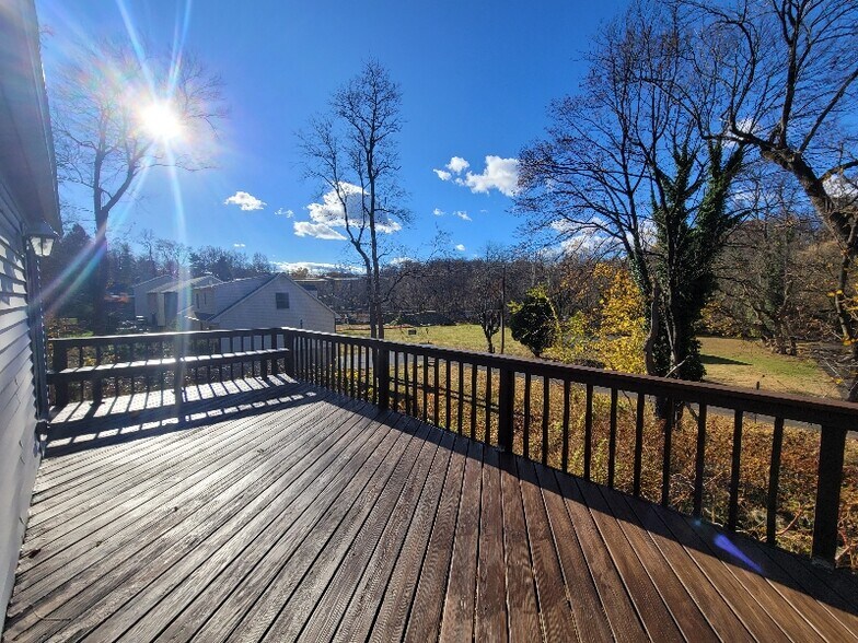 Building Photo - 260 Wisteria Ave