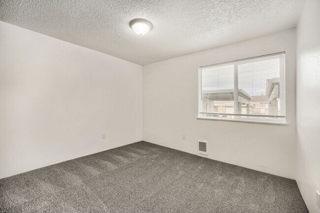 Building Photo - AVAILABLE NOW! MAY FREE!!! 2BR/2BA Condo – Awesome Location! Glossy Hardwoods, Granite Countertop...