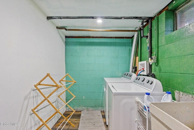 Building Photo - 92 Daytona Ave