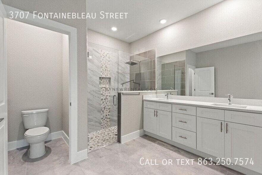 Building Photo - 3707 Fontainebleau St