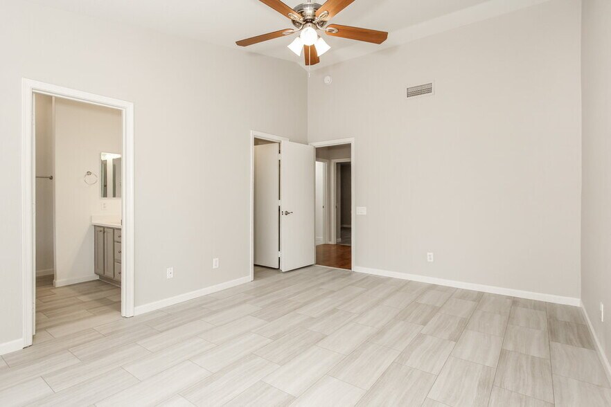 Building Photo - 6402 W Potter Dr