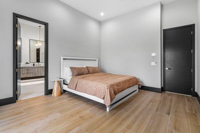 Building Photo - 13480 US-1