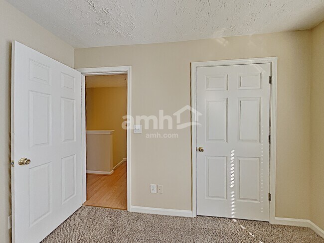 Building Photo - 1215 Wilkes Crest Dr