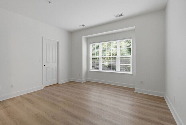 Building Photo - 4846 Bevendean Dr