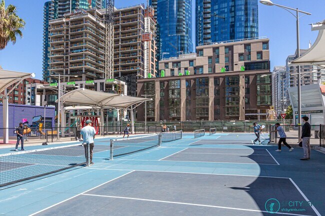 Building Photo - Rincon Hill: Bright & Spacious Condo w/ A/...