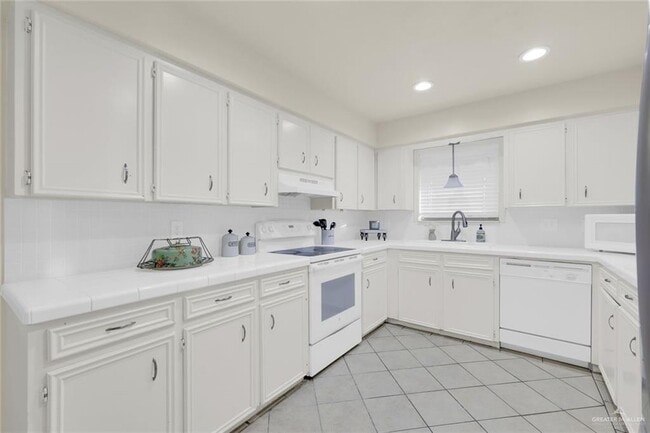 Building Photo - 13 West St