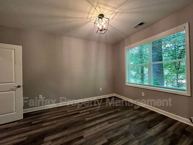 Building Photo - 518 Boone St