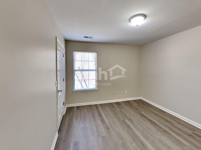 Building Photo - 2300 Devonshire Dr