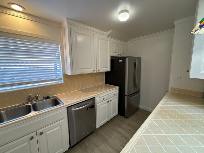 Building Photo - 1419 Yolanda Ct