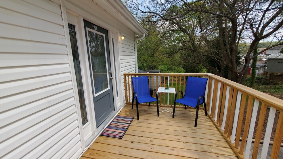 front deck and chairs to relax after your day - 191 Thurston Dr NW