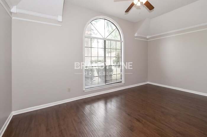 Building Photo - 5292 Shady Ridge Dr