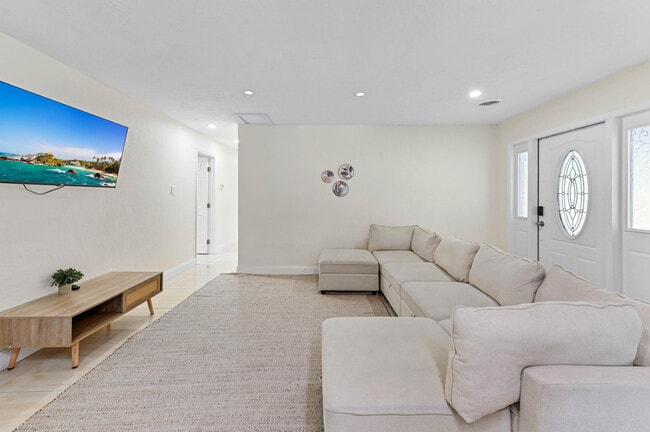 Building Photo - 2128 Dock St