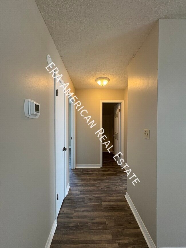 Building Photo - 520 Landview Dr