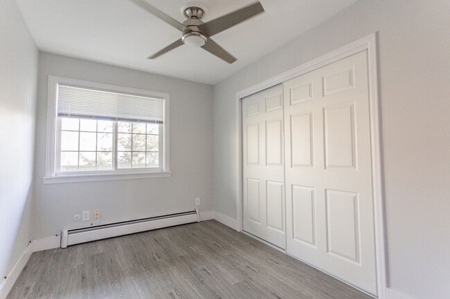Building Photo - Immaculate Fully Renovated 2 bed/1 bath!