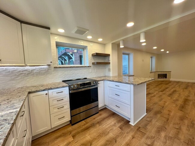 Building Photo - Private Waterfront Apartment