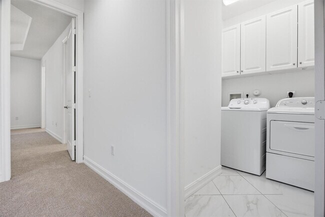 Building Photo - 13023 Riverwalk Cir S