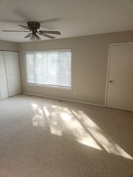 Building Photo - 1025 Oaklyn Ct