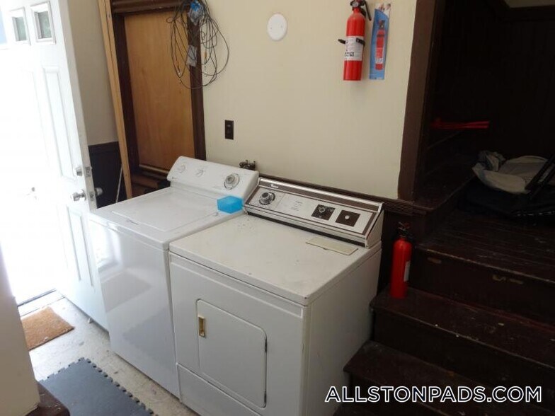 Building Photo - 57 Riverdale St