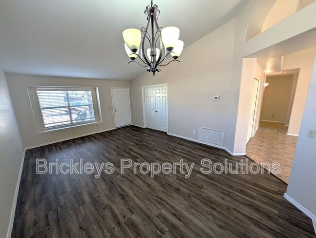 Building Photo - 618 W Tumbleweed Rd