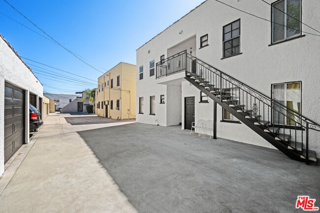 Building Photo - 424 N Gardner St