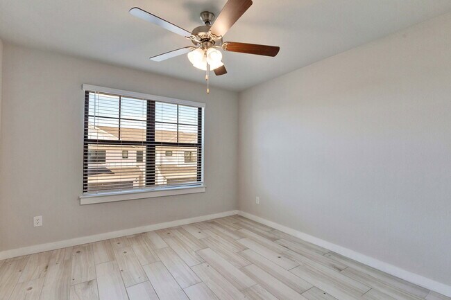 Building Photo - 253 Fieldwood Dr
