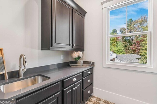 Building Photo - 6 Whisper Pl