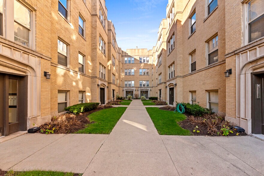 Building Photo - 1118 E Hyde Park Blvd
