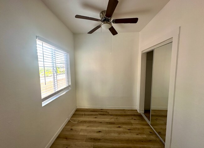 Building Photo - Charming 1 Bed 1 Bath Unit - Move in Speci...