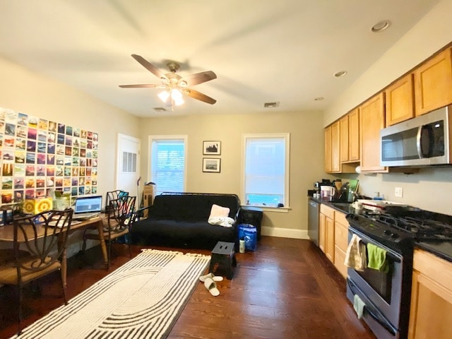 Building Photo - 180 Hillside St