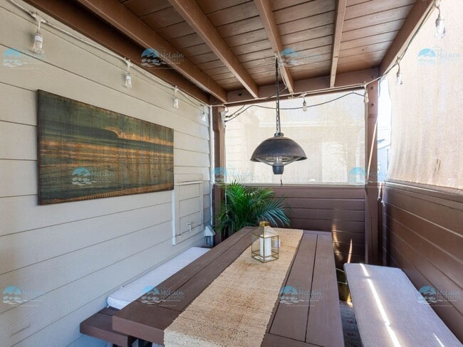 Building Photo - Steps to the sand in Encinitas, your two b...