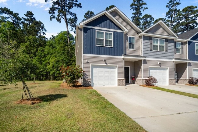 Building Photo - Stunning 3 Bedroom Townhome in Towne Park, Pooler GA