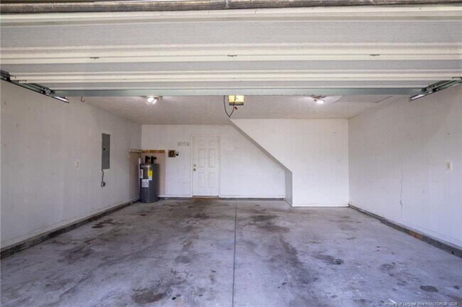Building Photo - 300 Pageant Ct