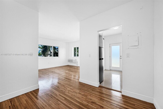 Building Photo - 320 85th St