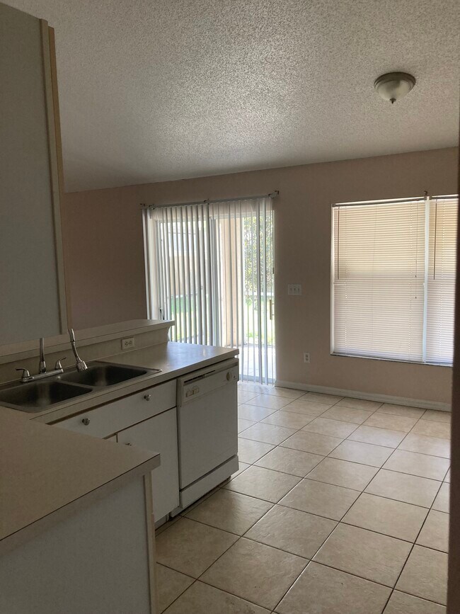 Building Photo - 2742 Cullens Ct