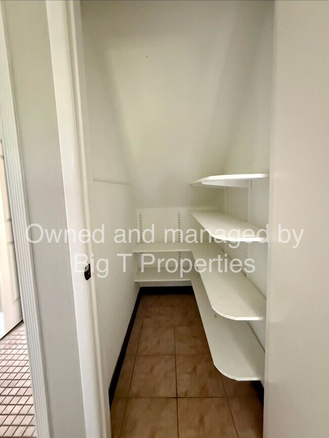 Building Photo - Beautiful 4 bedroom 2 bathroom home