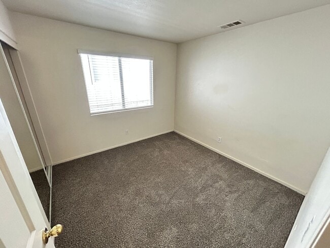 Building Photo - Cozy 3Bed/2Bath/2Car Residence located in beautiful Summerlin!