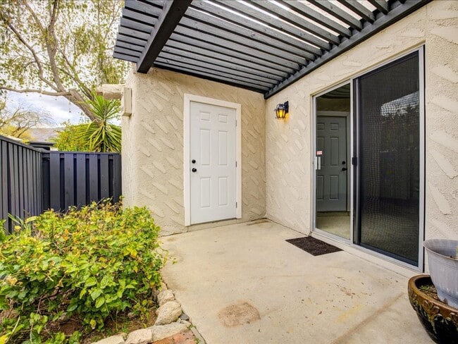 Building Photo - 2 Bedroom 2 Bathroom