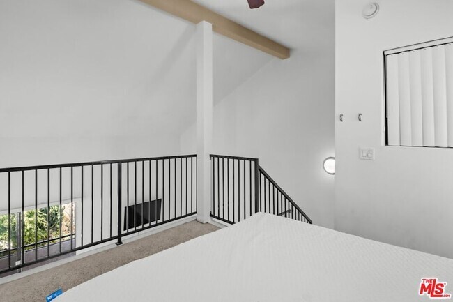 Building Photo - 10982 Roebling Ave