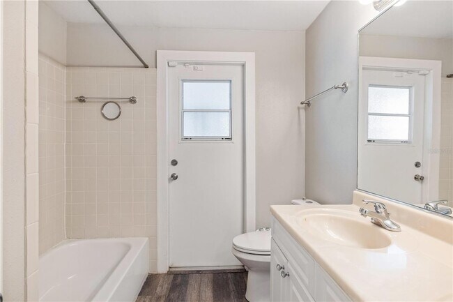 Building Photo - 6001 S Himes Ave