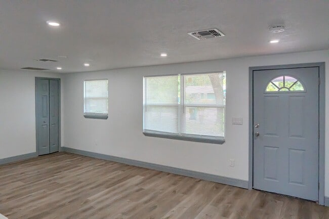 Building Photo - 217 Betty Ave