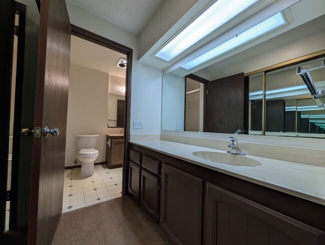 Building Photo - Great 2 Bedroom, 1-Bath Condo Near Eugene Country Club!