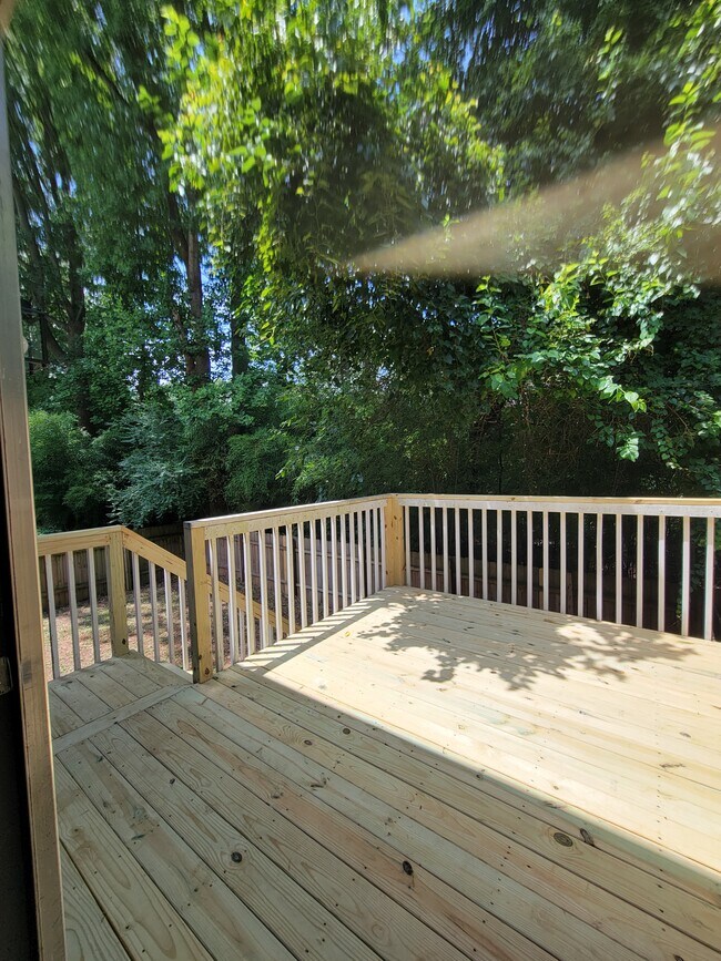 Building Photo - 102 Bramble Ct