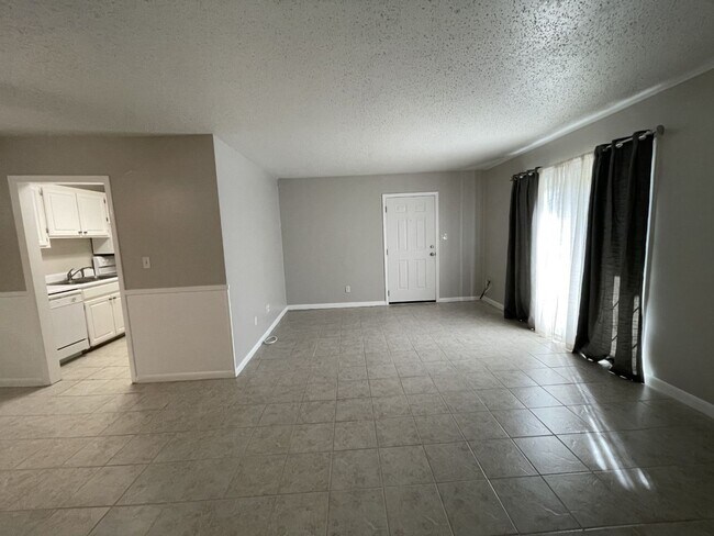 Building Photo - For Lease - 2BR/1BA at Landmark Condominiums!