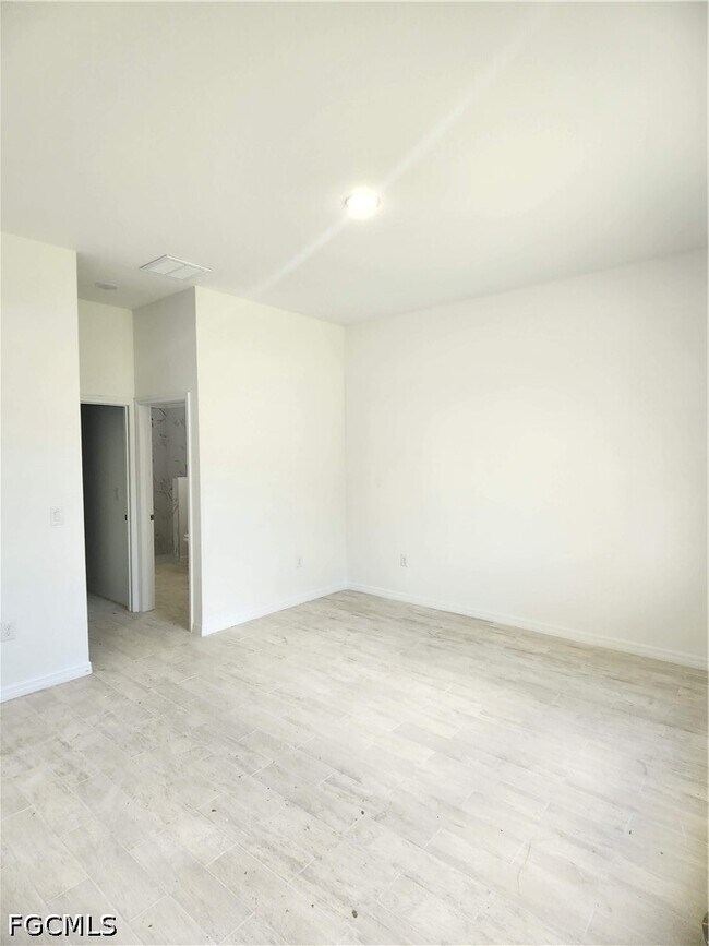 Building Photo - 4116 5th St SW